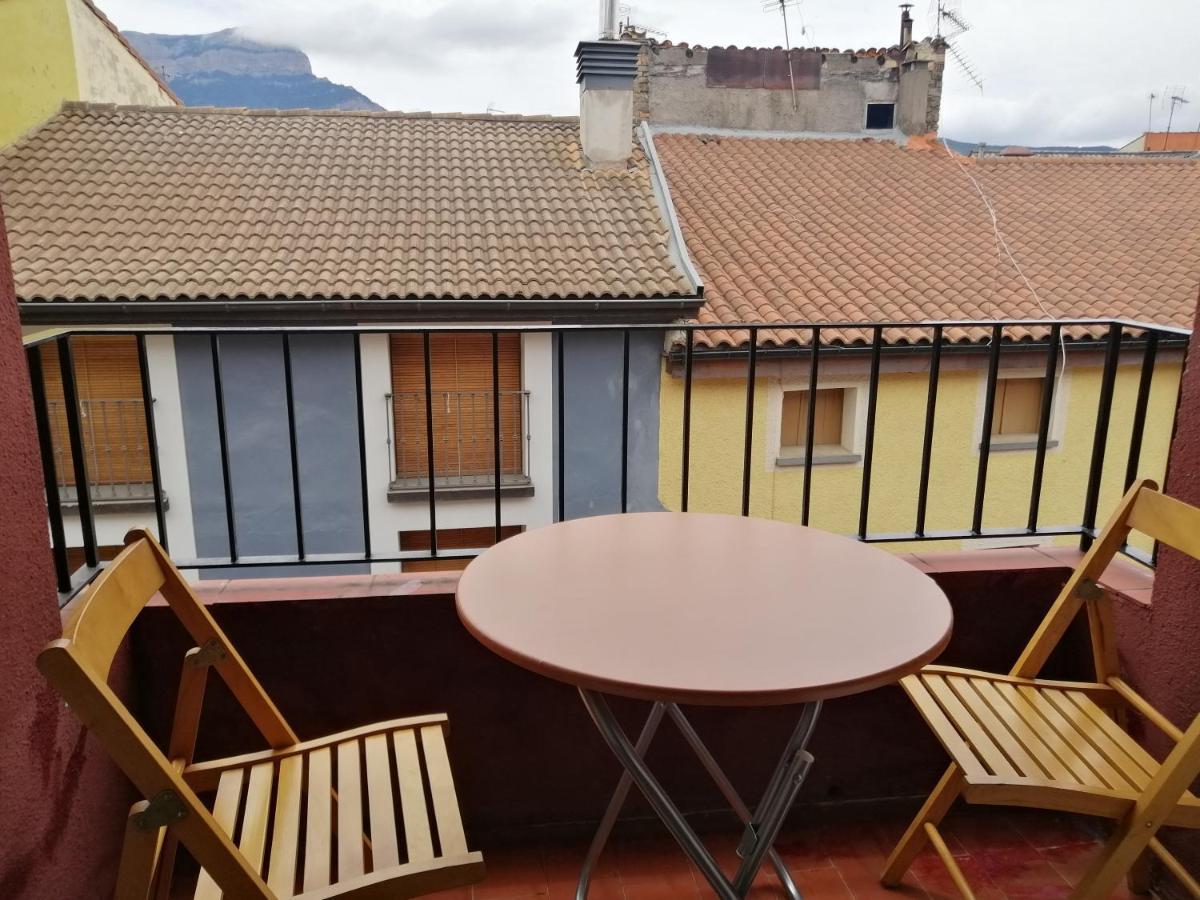 Luminoso, Centrico Y Silencioso Apartamento Jaca Eksteriør billede