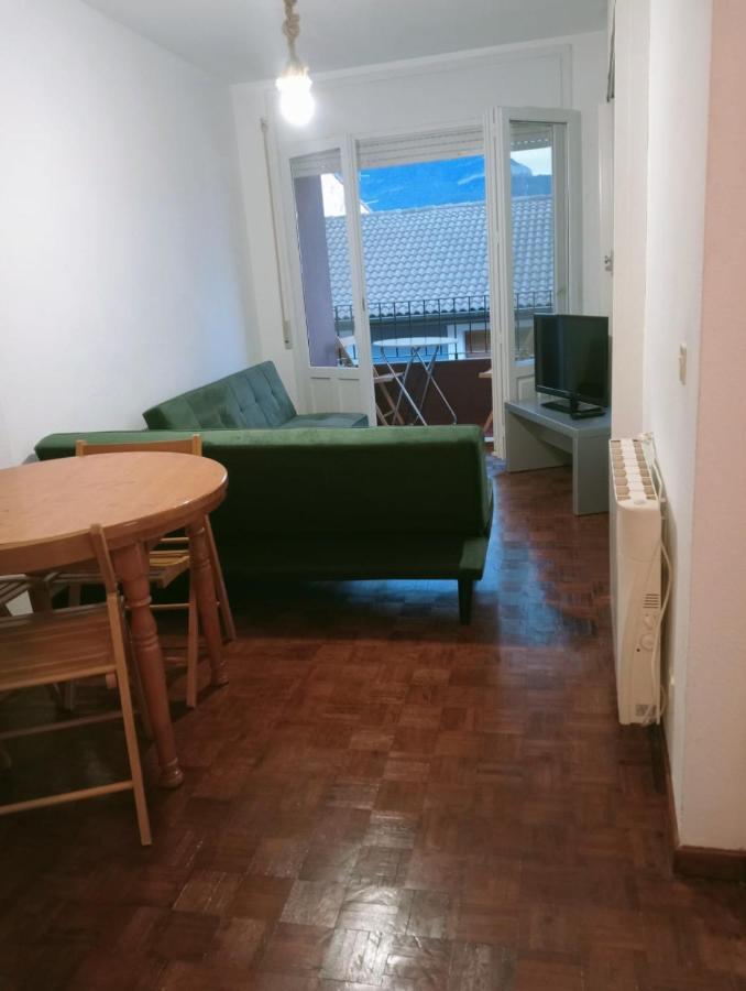 Luminoso, Centrico Y Silencioso Apartamento Jaca Eksteriør billede