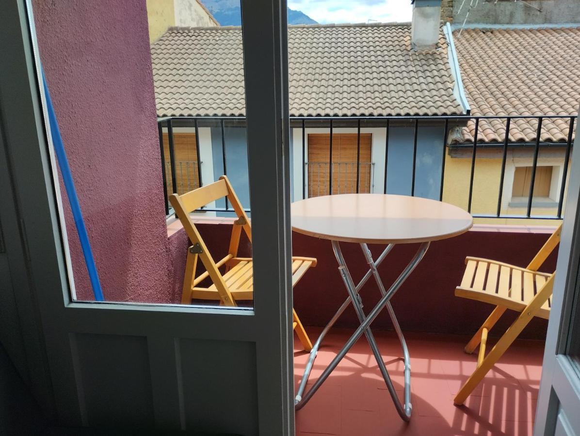 Luminoso, Centrico Y Silencioso Apartamento Jaca Eksteriør billede